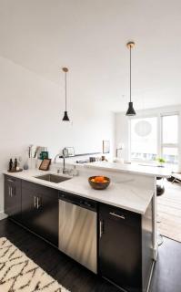 Modern 1BR Apt with Rooftop, Gym, and Parking - 2