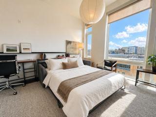 Modern 1BR Apt with Rooftop, Gym, and Parking - 6