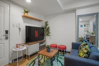 Bright & Cozy 2BR Azure Beach Pool Sleeps 7 - 8