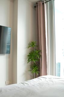 Bright & Cozy 2BR Azure Beach Pool Sleeps 7 - 2