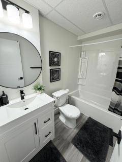 Velvet and Rose Elegant Private 2BR Basement Suite - 8