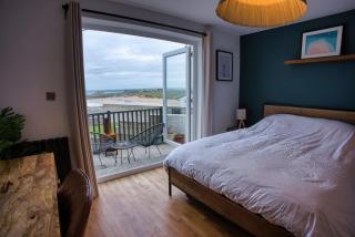 Modern 2BR Beach View Home - Sleeps 4 - 8