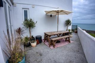 Modern 2BR Beach View Home - Sleeps 4 - 4