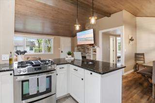 Perfect Lake Escape Near Bagnell Dam Strip - 3