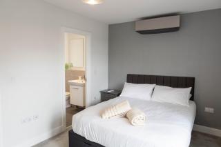 Bensons Hill - Stylish 2-Bed Home with Garden & Parking - 8