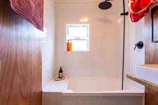 Inner City Artist Apartment with Courtyard - 5