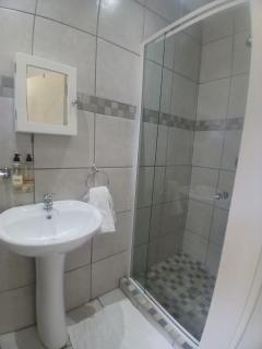 Comfort e Casa Guest Lodge Near OR Tambo Airport - 6