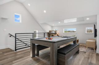 Family Escape Near AUS Games, Pool, EV Charger - 4