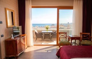 West inn Luxury Hotel - 6
