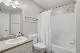 Chic 1BR getaway with modern finishes - 6