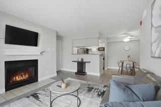 Chic 1BR getaway with modern finishes - 9