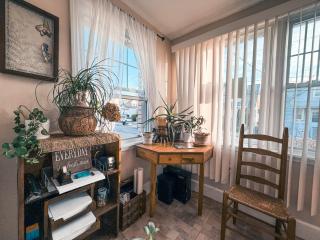 Perfect full private first floor home with convenient amenities - 7
