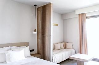 Pnoé Sea View Suites - 1