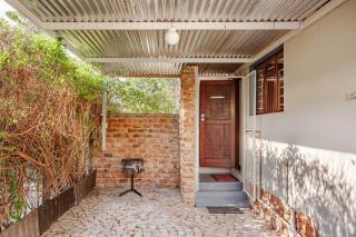 Self-catering Garden Cottage - 9