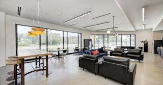Stylish 1BR Retreat w/ Gym, Parking & Workspace - 7