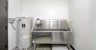 Stylish 1BR Retreat w/ Gym, Parking & Workspace - 4