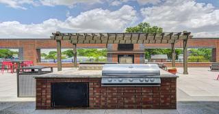 Stylish 1BR Retreat w/ Gym, Parking & Workspace - 3