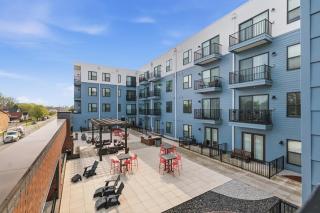 Stylish 1BR Retreat w/ Gym, Parking & Workspace - 2