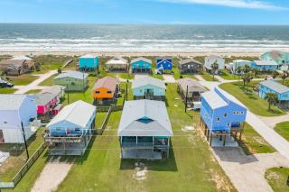 Spacious Home Minutes to Sand - 2