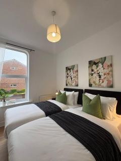 York Road Suites, Suite Three, Free Parking - 4