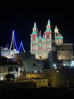 Stunning Mellieħa FLwith Terrace Views Sleeps 4 - 7