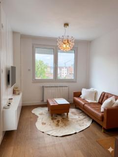 Stylish New-Build Apartment Downtown Novi Sad - 9