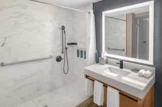 DoubleTree by Hilton Dayton Fairborn - 1