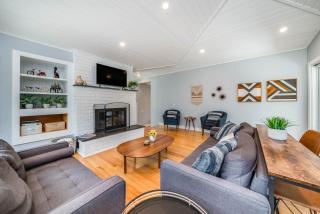 Modern Retreat w/ Hot Tub & Fire Pit - Walk to Beach! - 5