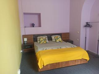 Хостел Старий Дворик,5 хв від жд вокзалу,корпус 2 - 8