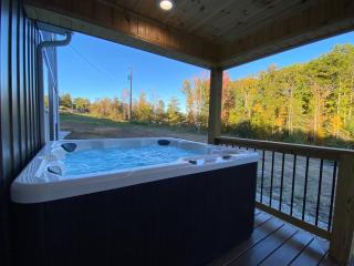 Glencoe - Modern RRG Cabin - Hot Tub - 3 King Beds - Located Just 3 Minutes From the Gorge Underground - 7