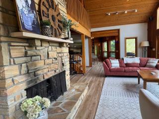 Grace Woods - Private Lake - Dock -Large Groups - 3 Entire Homes-Lake House - 1