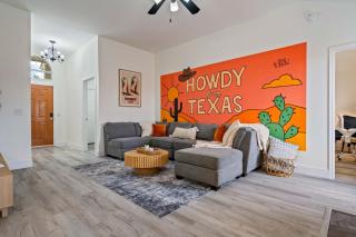 Texas-Style Retreat w Fire Pit, Grill & Ping-Pong - 4