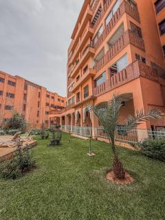 Luxury 2-Bedroom Apartment with Pool & Terrace - 5