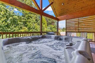 Hilltop Hideaway-NaturalBridge2m-Modern-HotTub - 8