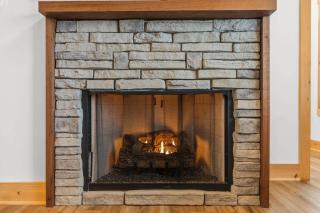 Hilltop Hideaway-NaturalBridge2m-Modern-HotTub - 2
