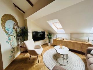 Mucha-Inspired Art Apartment with Sauna - NP - 2