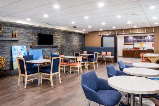 Hampton Inn Auburn - 5