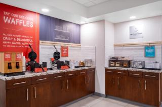 Hampton Inn Auburn - 2