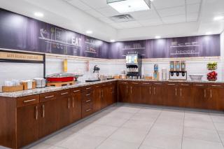 Hampton Inn Auburn - 1