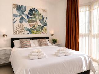 Free parking - 5 minutes from the sea - 2 minutes from the station - 5