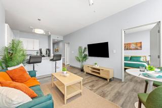 Bright 1BR with Floor-to-Ceiling Windows and Parking - 9