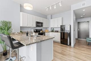 Bright 1BR with Floor-to-Ceiling Windows and Parking - 8
