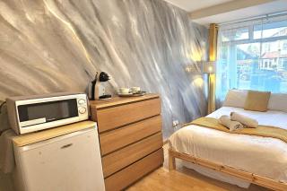 Beautiful guest rooms, Free Parking, 30min Heathrow, 40min Wembley, 60min Central London - 5