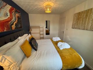 Red Door Retreat Speke Liverpool sleeps 5 - 9