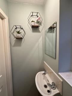 Red Door Retreat Speke Liverpool sleeps 5 - 6