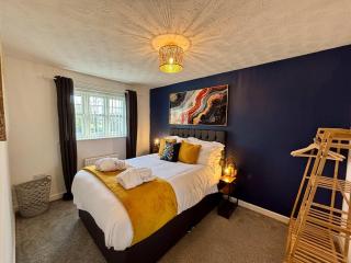 Red Door Retreat Speke Liverpool sleeps 5 - 2