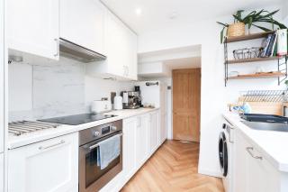 Palm Haven House - Luxury family-friendly Newquay surf house near Porth Beach perfect for walking, pets, exploring - 3