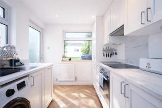Palm Haven House - Luxury family-friendly Newquay surf house near Porth Beach perfect for walking, pets, exploring - 8