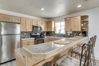 South Padre Island Getaway - Newly Renovated! - 3