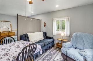 Woodsy + Secluded! Amish Country Retreat in Hartly - 8